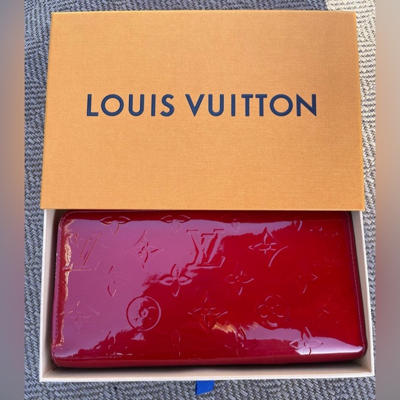 Louis Vuitton Handbags - Authentic Louis Vuitton Monogram Vernis Zippy Wallet